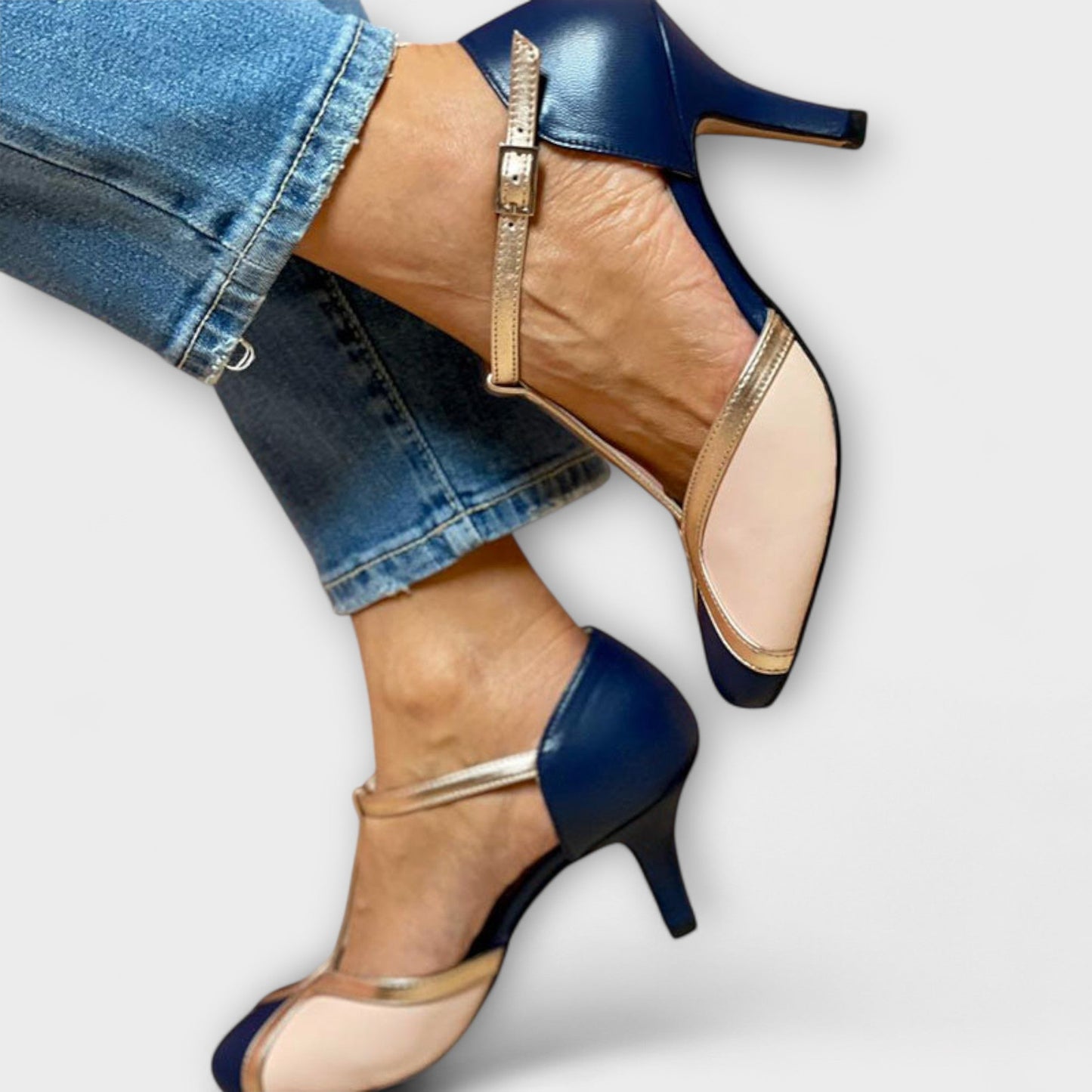 Alessia – Elegancia T-Strap Bicolor