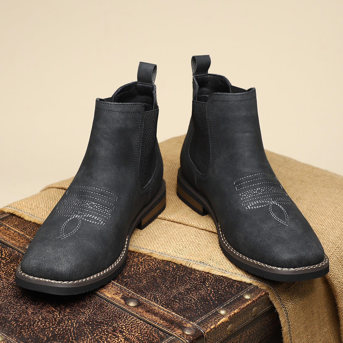 Elegantes botas de piel para hombre