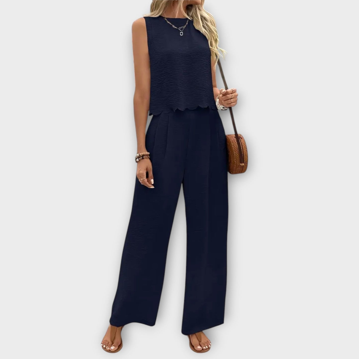 Valeria - Chaleco con borde de pétalos y pantalón largo