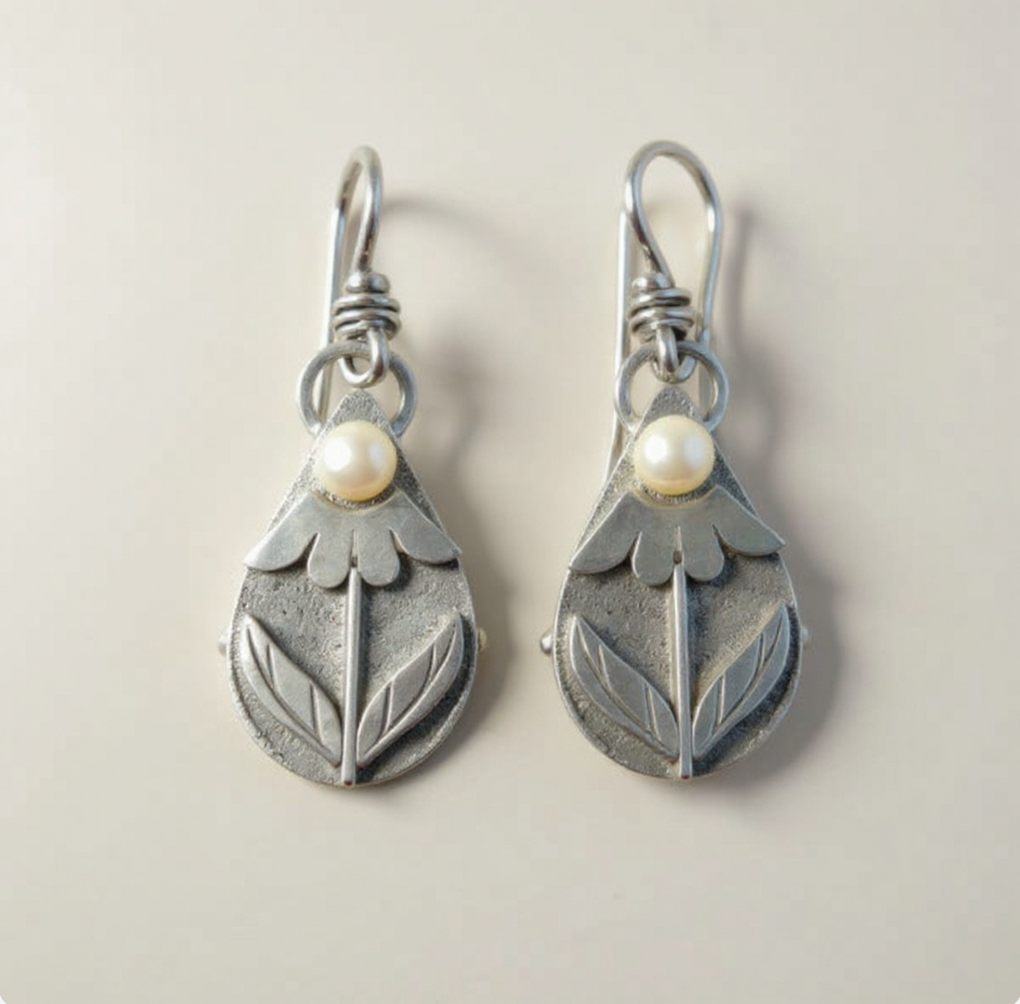 Yarisa | Pendientes Florales Vintage Elegantes